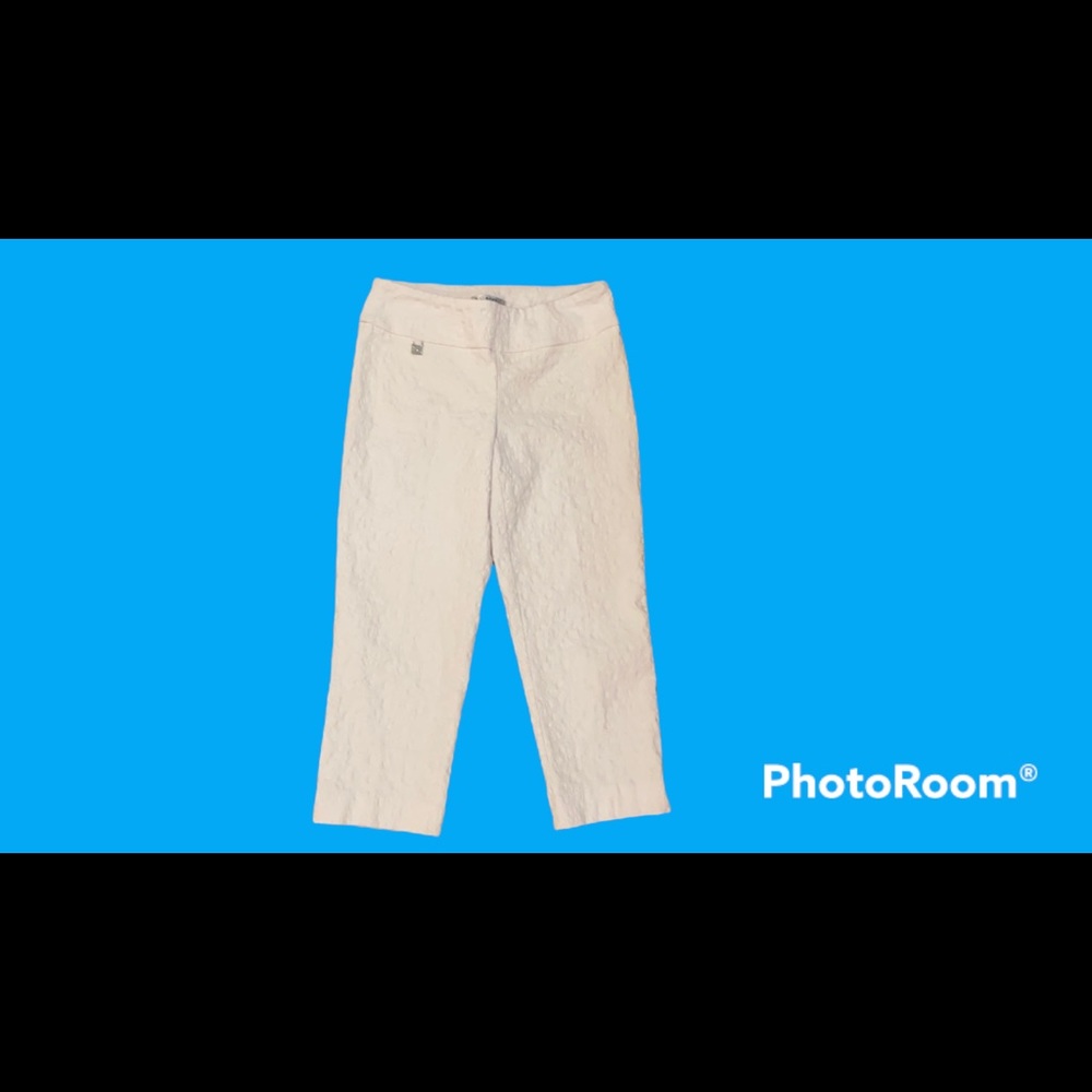 White pull on Capris dressy